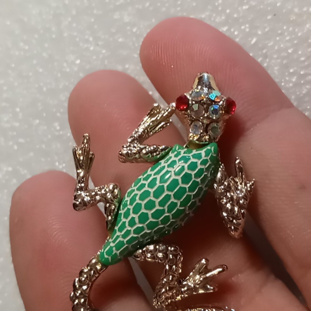 Green and Gold Lizard Brooch Red Eyes & Rhinestone Head Lapel Pin Unique.